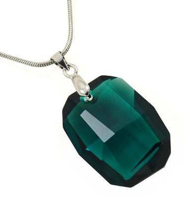 Rivoli Emerald pendant made with SWAROVSKI ELEMENTS