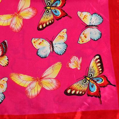 Šátek saténový 63sk005-25.02 - růžový s motýlky - 2